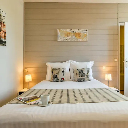 Logis Du Neez فندق