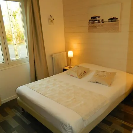 Hotel Logis Du Neez Le Clos Gourmand Gan