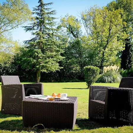 فندق Logis Du Neez 2*