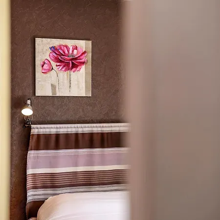 فندق Logis Du Neez 2*