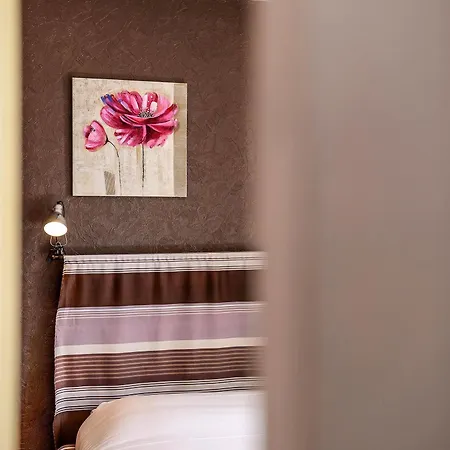Hotel Logis Hostellerie Du Neez 2*