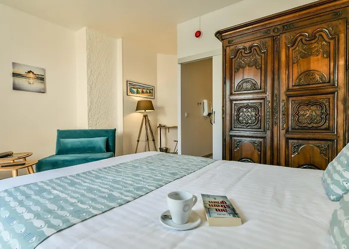 Logis Du Neez Отель Gan